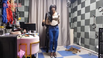 【美曦s】微剧情《牛仔裤吊绑高跟鞋罚站》穿着裤里丝紧身牛仔裤的敏儿被全身紧缚吊绑罚站，全身上下都被绳子绑着，只能乖乖着穿着高跟鞋罚站！被主人玩弄！当然少不了伺候