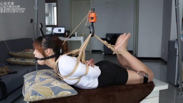 【心悦艺束】婉婉第二弹，肉丝高跟OL驷马反弓吊+TK强制GC