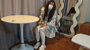 【苏苏】被逮捕的女大学生，镣铐木枷死镣逼供